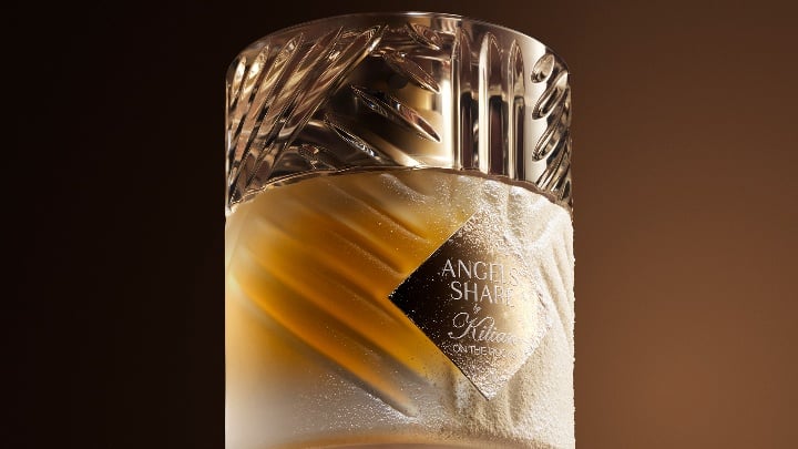 Image of FUGAZZI Perfumes with desert around